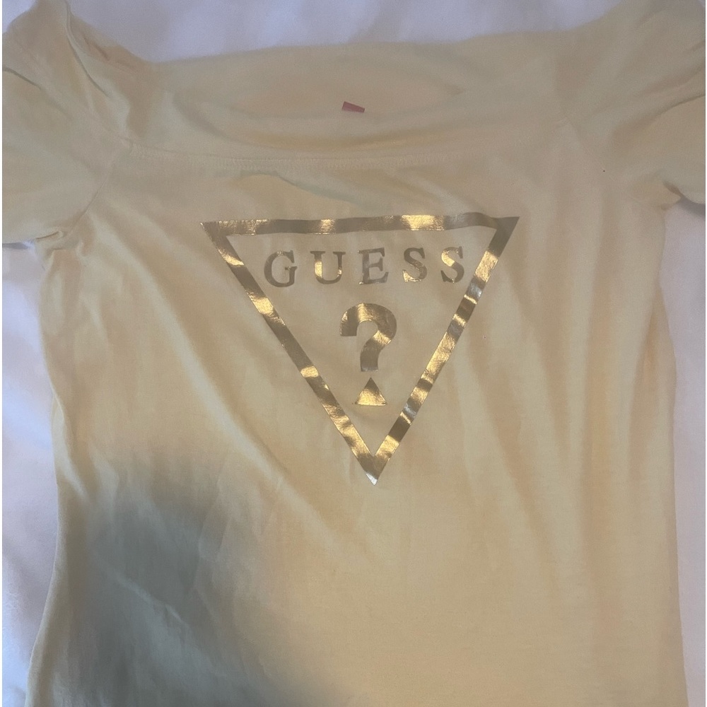 Guess of the shoulder shirt